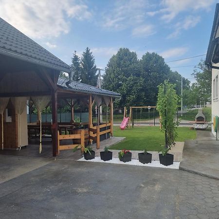 Holiday Home Baotic Velika Mlaka Exteriör bild