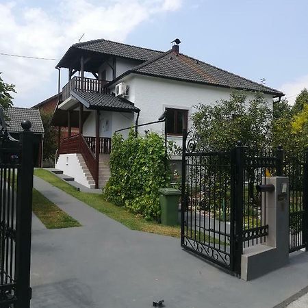 Holiday Home Baotic Velika Mlaka Exteriör bild