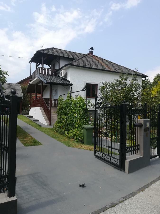 Holiday Home Baotic Velika Mlaka Exteriör bild